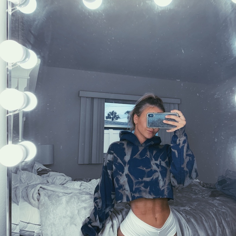 Cropped tie-dye hoodie